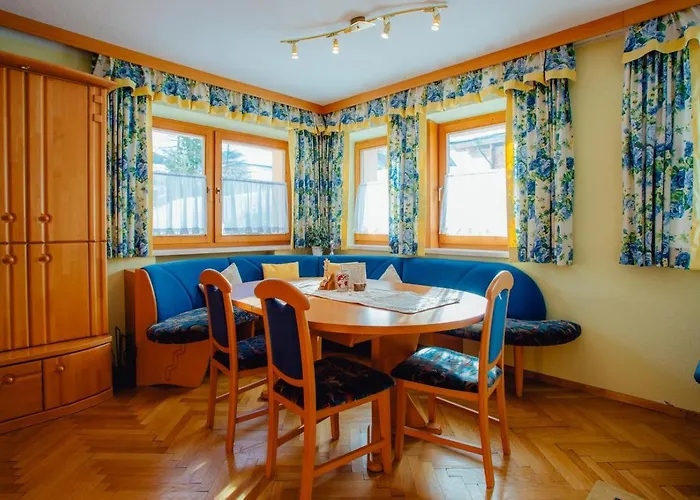 Erika By Monicare سيفيلد ان تيرول